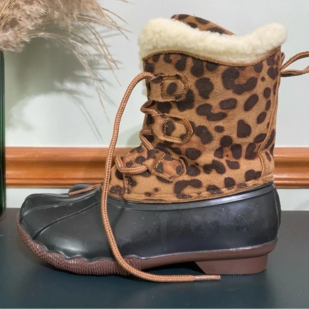 Jessica‎ Carlyle Duck Boots Big Girl Size 2 Color Black  Leopard Print￼